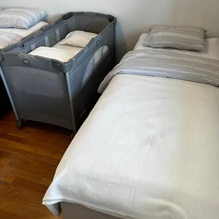 Floor Flat With Sauna, A/c & Free Parking Lejlighed *