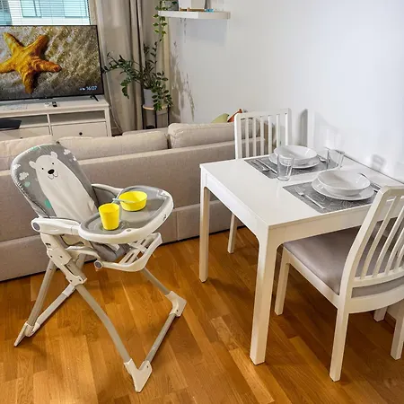 Lejlighed Floor Flat With Sauna, A/c & Free Parking