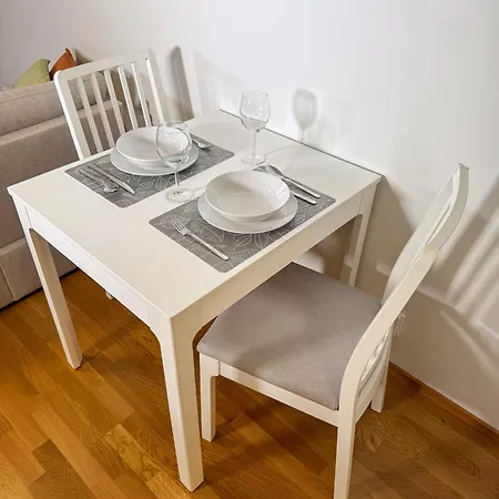 Floor Flat With Sauna, A/c & Free Parking Lejlighed