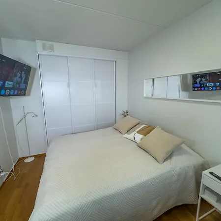 Lejlighed Floor Flat With Sauna, A/c & Free Parking