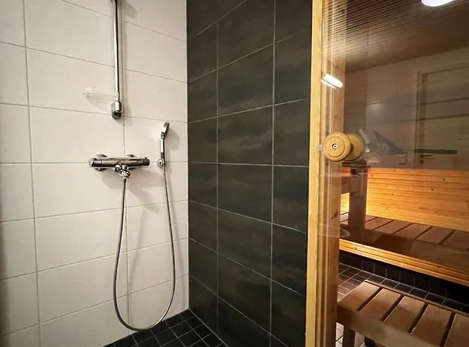 Floor Flat With Sauna, A/c & Free Parking فانتا