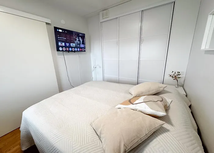 Floor Flat With Sauna, A/c & Free Parking * فانتا