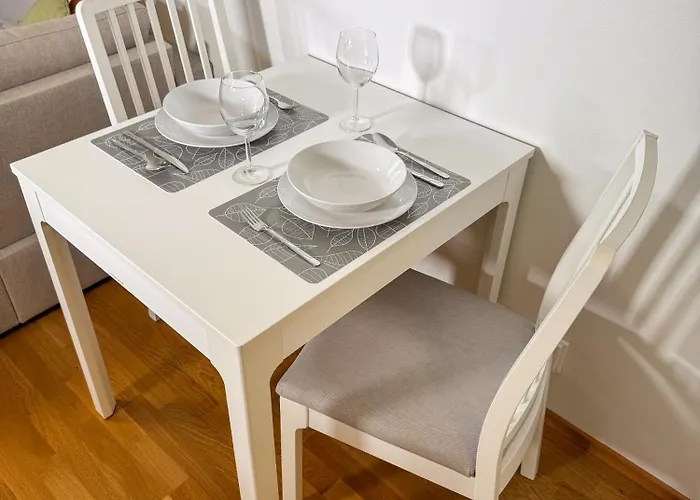 Floor Flat With Sauna, A/c & Free Parking شقة